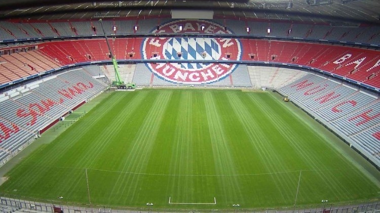  拜仁主场草皮质量问题引发多方质疑  