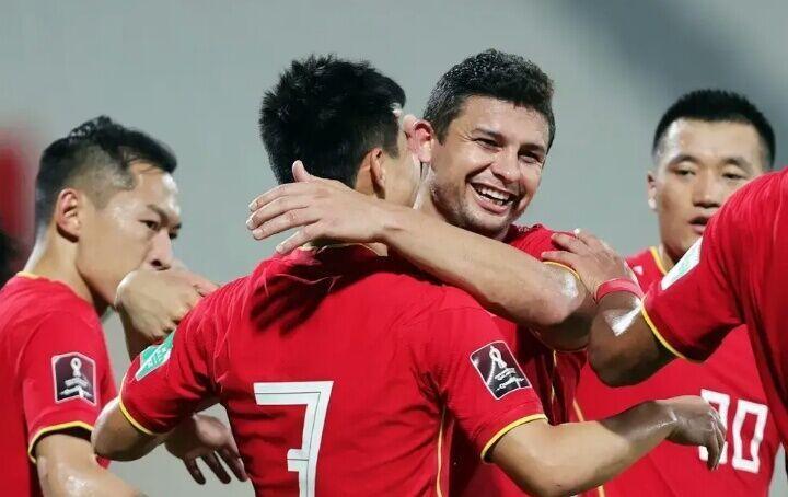  曼联队长关键进球助球队险胜伯恩利