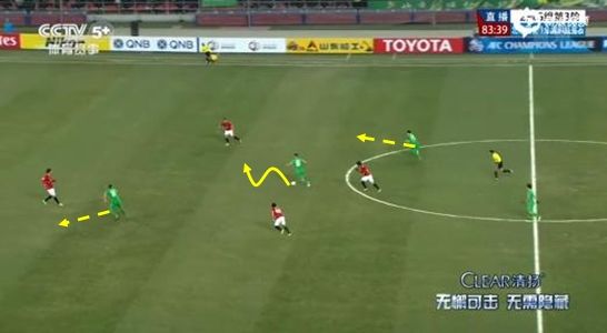  欧塞尔中场组织井然有序，攻防转换流畅掌控全局