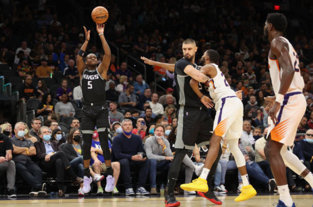  萨博尼斯统治篮板国王击败鹈鹕稳固附加赛席位